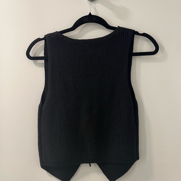 Tie-front vest - Picture 3 of 3